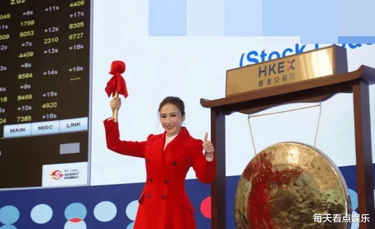 黎姿:38岁嫁给53岁残疾富豪,一家5口3人残疾,风光背后太辛酸