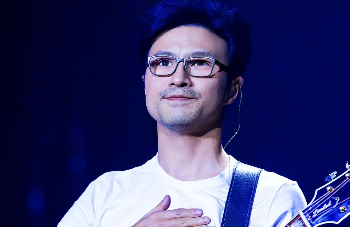 旭日阳刚翻唱《罗刹海市》，情绪激动咬牙切齿，网友：解恨式唱法