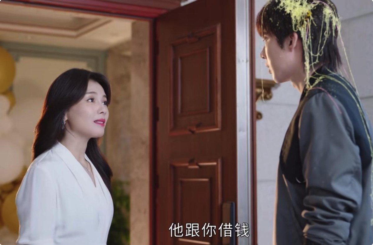 收手吧王阳，45岁王阳和小22岁李兰迪演情侣，吻戏被嘲晚节不保