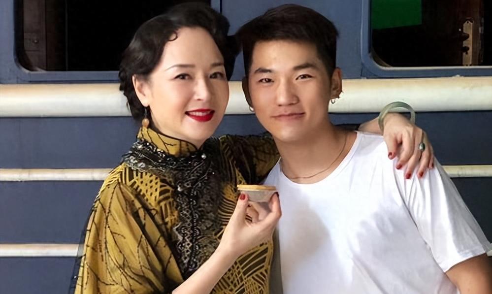 不要嘲笑万梓良的落魄,如果可以,谁不想体体面面生活