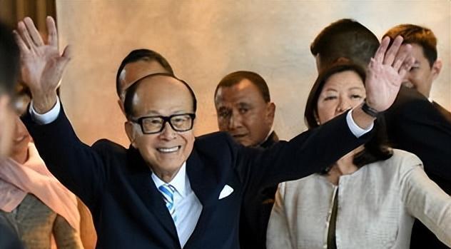 这一次，躺在重症监护室的李嘉欣，让我们明白了什么是“现世报”