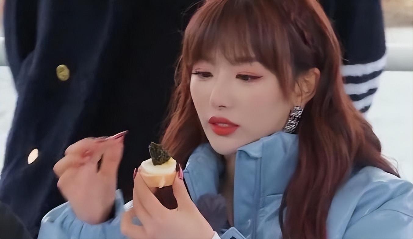 柳岩|娱乐圈里丑陋的“性凝视”,在柳岩、李沁的身上体现得淋漓尽致