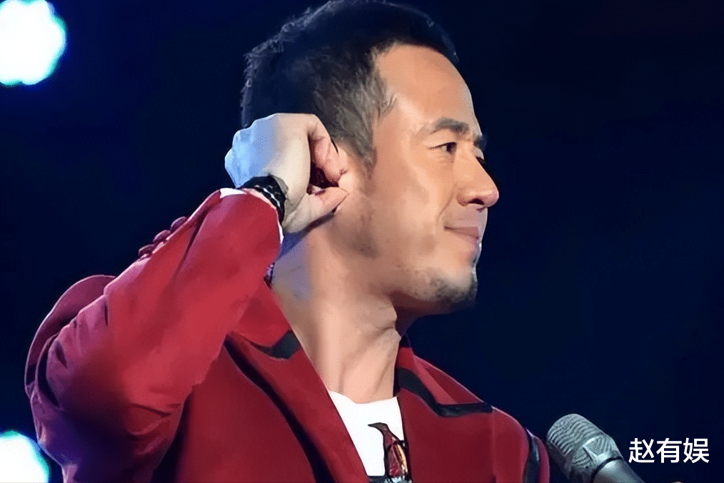 |“伪大师”杨坤的歌坛幻灭史，被追捧时有多风光，现在就有多落魄