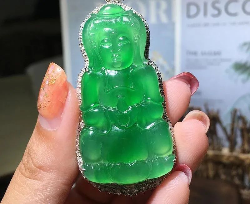 百搭的翡翠挂件，你知道怎么选吗？