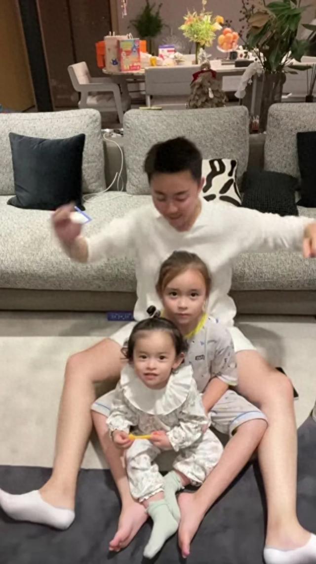 叶海洋被曝花20万让混血女儿迪奥走秀,网友说孩子没爸感觉不正常