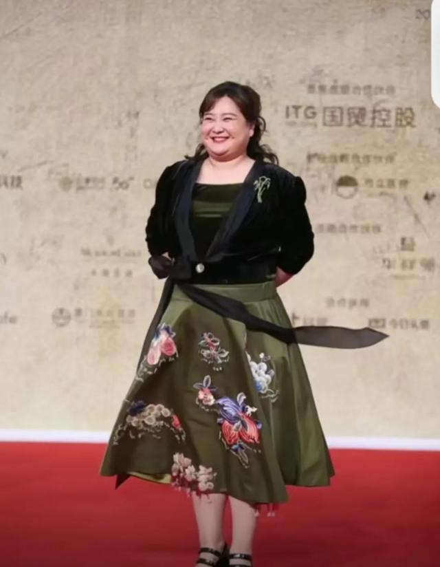 贾玲封神,张艺谋,陈凯歌,冯小刚等老牌导演不堪一击?