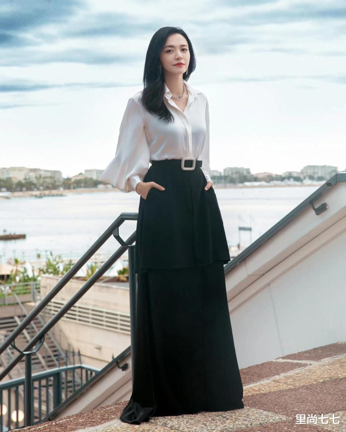 戛纳|姚晨携丈夫赴戛纳，难得简洁有了国际范，丈夫似保镖太不般配