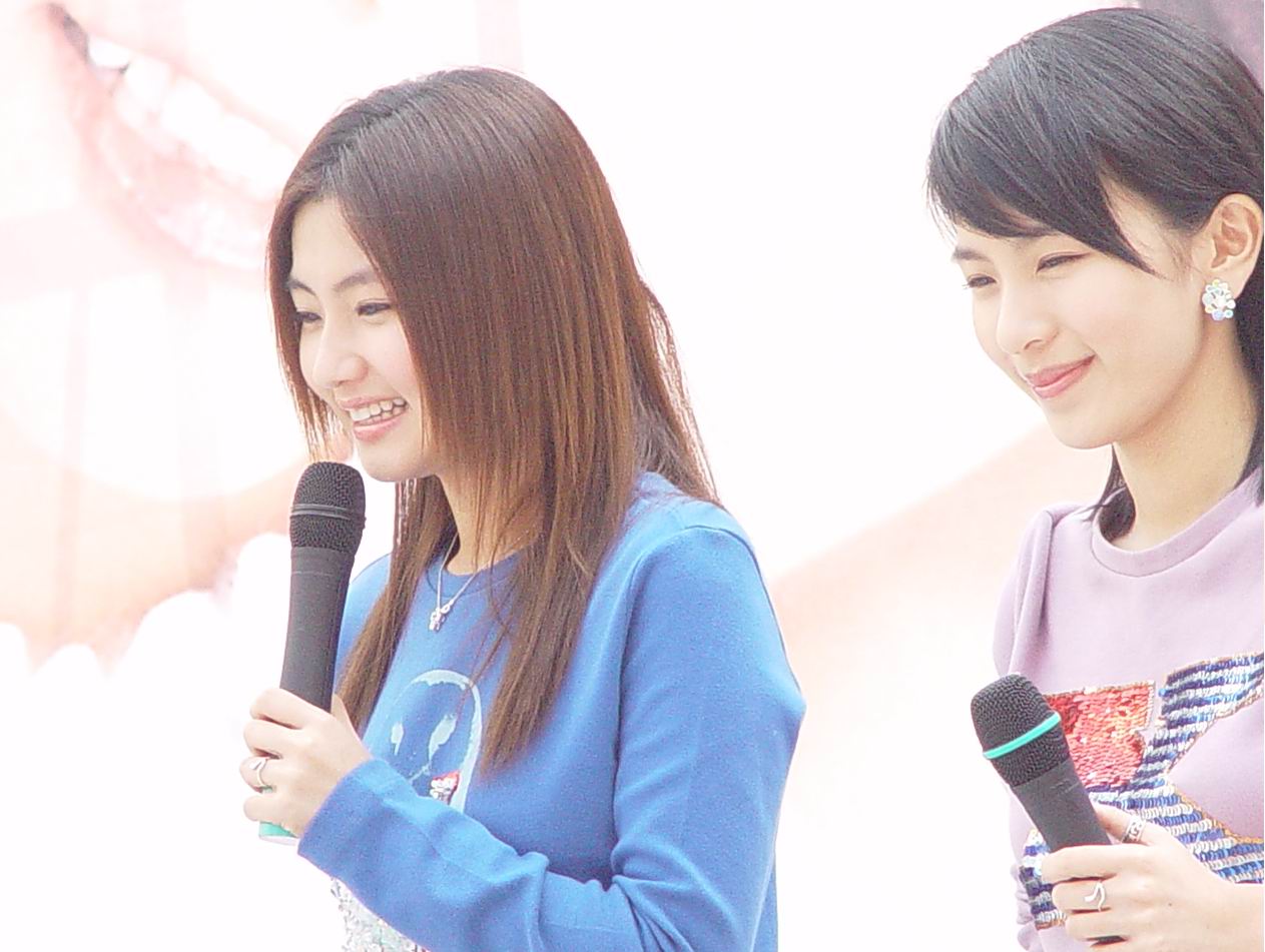 41岁任家萱“官宣产子”,一家三口幸福合照,13年辛酸令人心疼