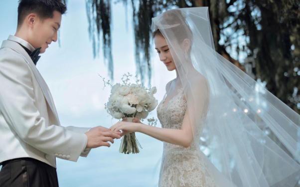 窦骁|窦骁成功实现阶级跨越，豪门赘婿生活惬意，网友：这软饭太香了