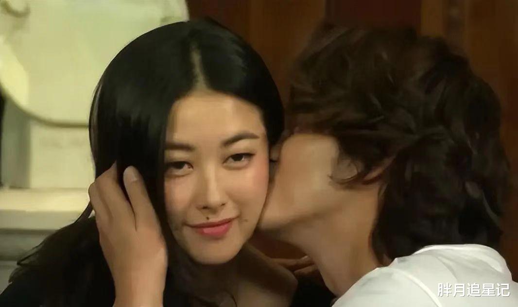 朱珠|“顶级名媛”朱珠，名门出身、甩法拉利总裁，如今事业爱情双丰收