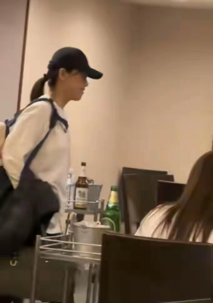 闫学晶|二婚老公肚腩突出，5岁女儿似爸爸，闫学晶一家三口在泰国接地气！