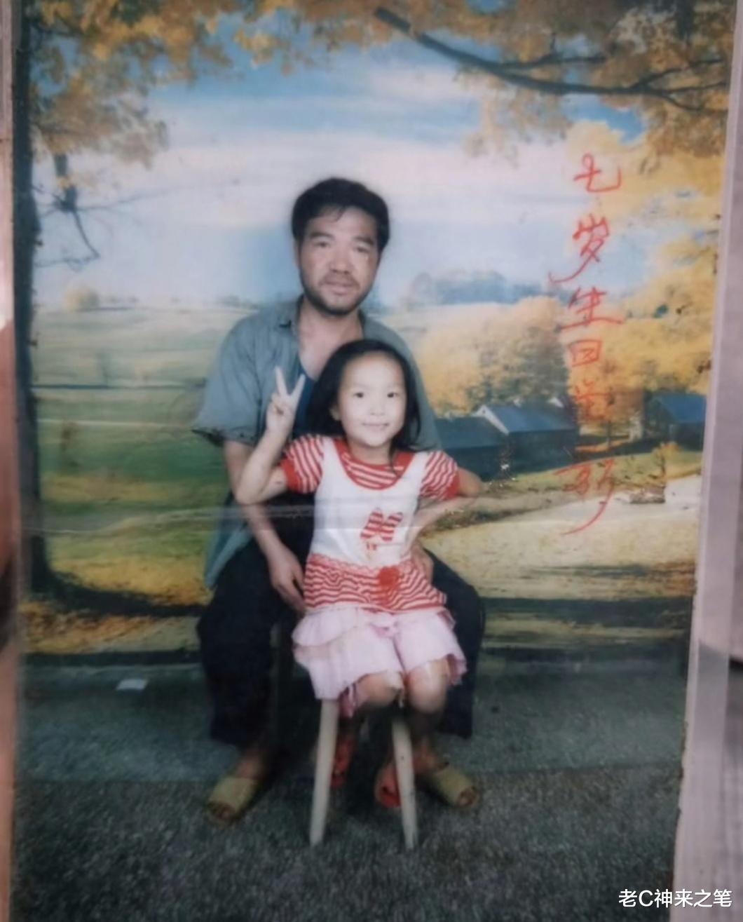 |曾经差点当上机长，成为老师后，一张照片诠释桃李满天下