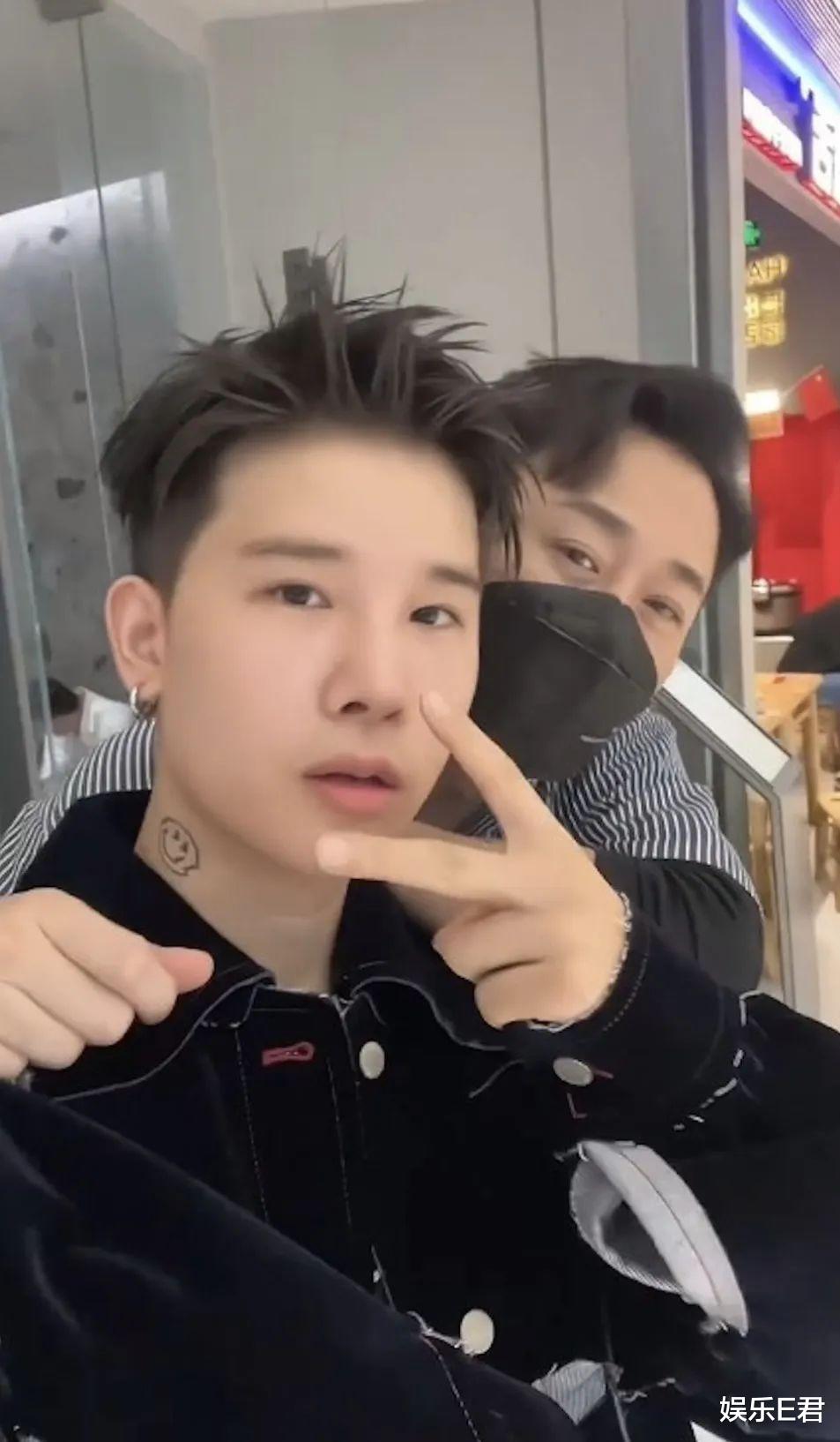 44岁林峯逆龄回春，全靠这位御用发型师，王嘉尔也很喜欢他