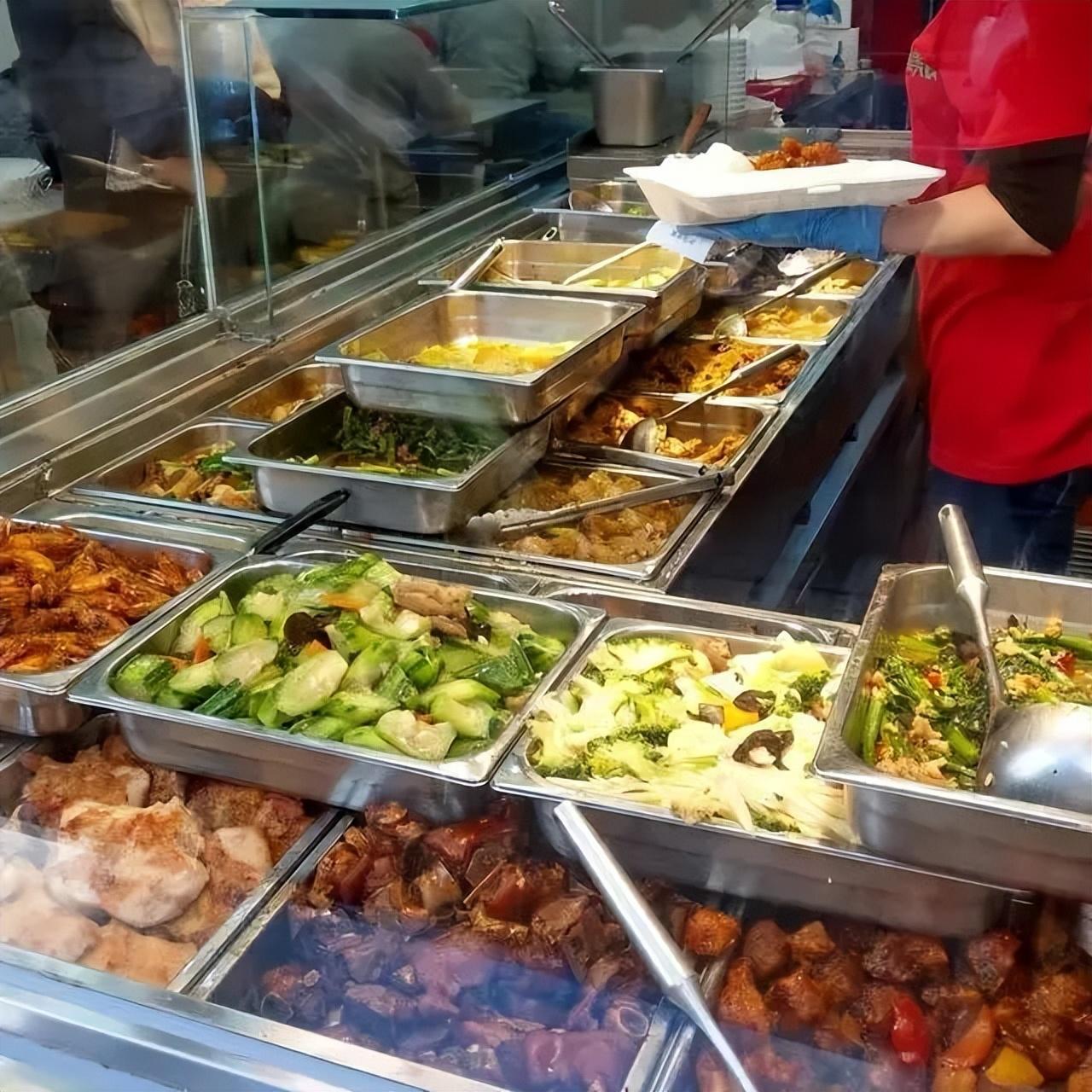 周润发排队购买香港街头廉价盒饭,裸捐身家的钱就这样省出来了