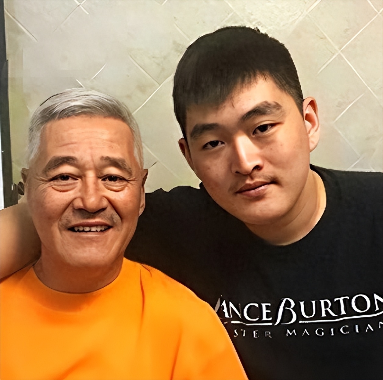 66岁的赵本山老脸都丢光了，儿子不仅炫富还骂网友：你算哪根葱！