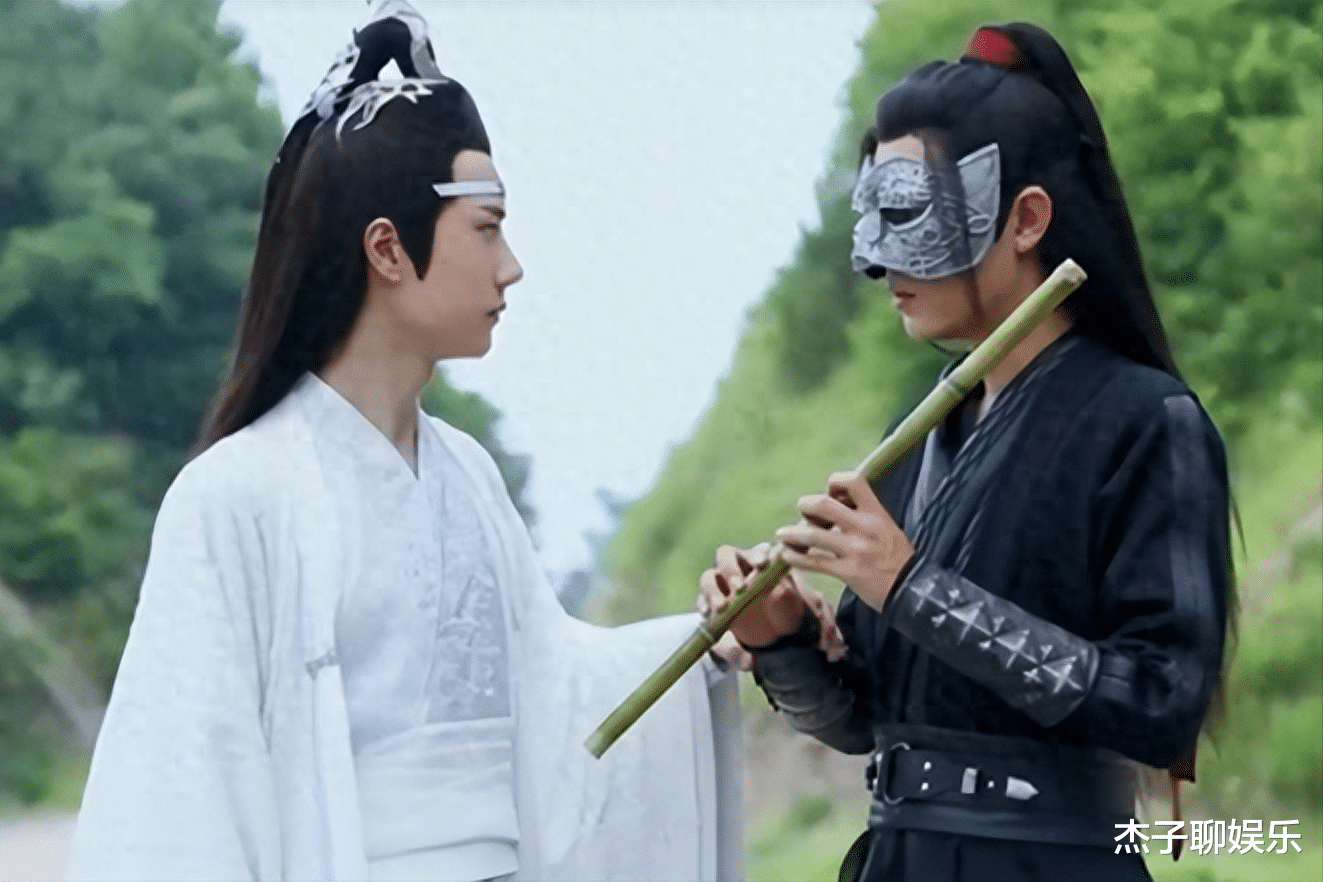 难怪导演不敢拍下半身!镜头下拉后,是无法想象的“尴尬景象”