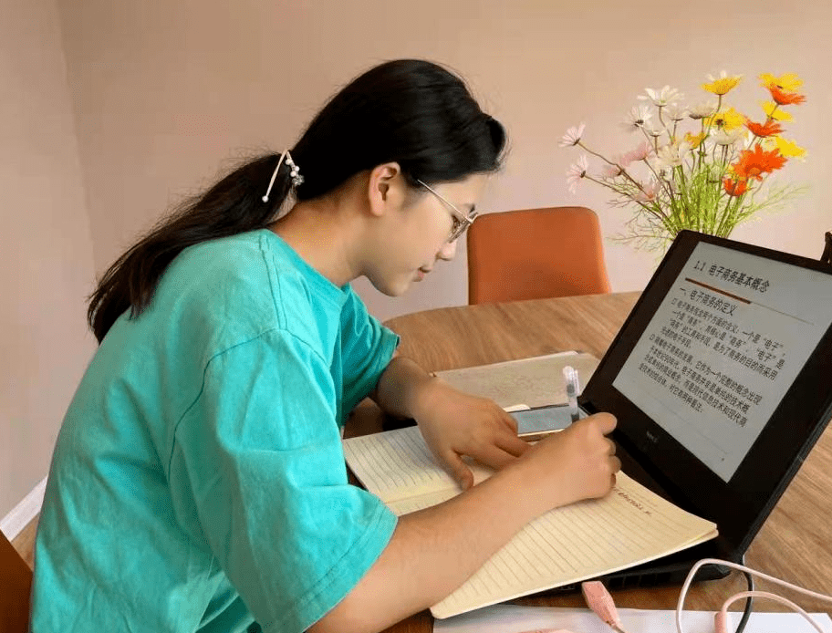 许多|“不工作不结婚，看着就愁人”，我们成小孩眼里的“奇怪亲戚”了