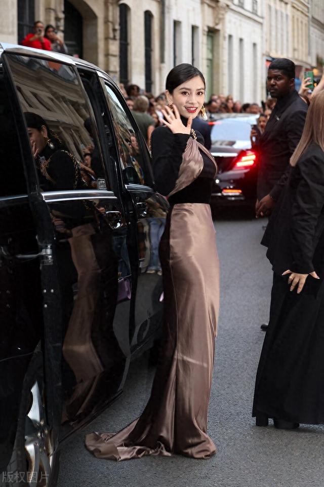 杨颖是一位备受关注的明星，她的时尚风格和品味也备受瞩目