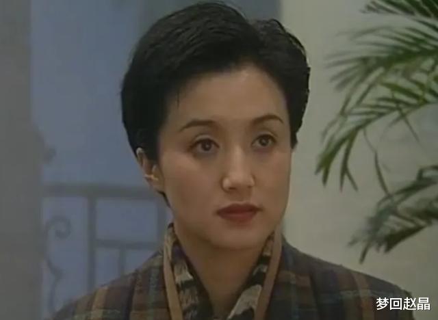 陈羽凡|过气艺人窘况：县城演出、直播被嘲、猛拍烂片，脸当鞋垫子