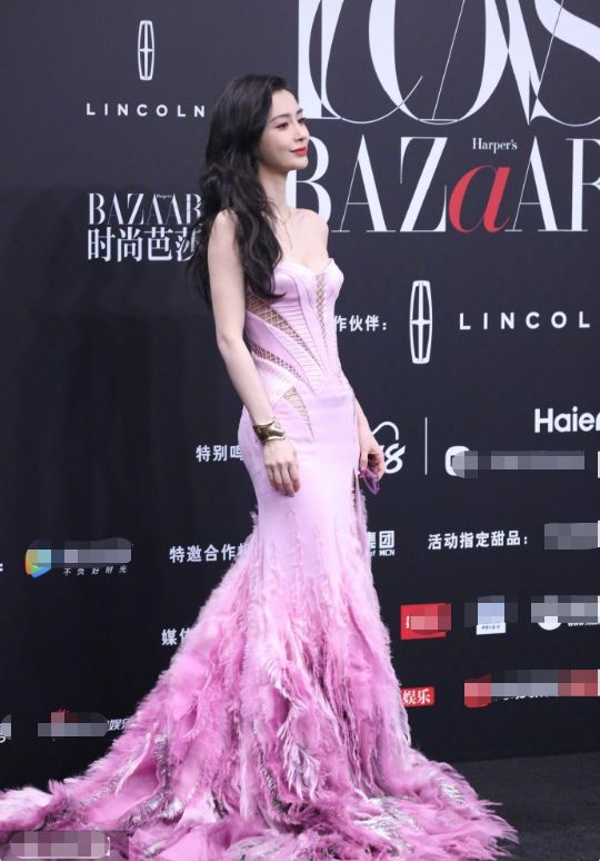 迪丽热巴|芭莎红毯:赵丽颖点泪痣,热巴泰式风,baby没新意,杨紫全场最佳