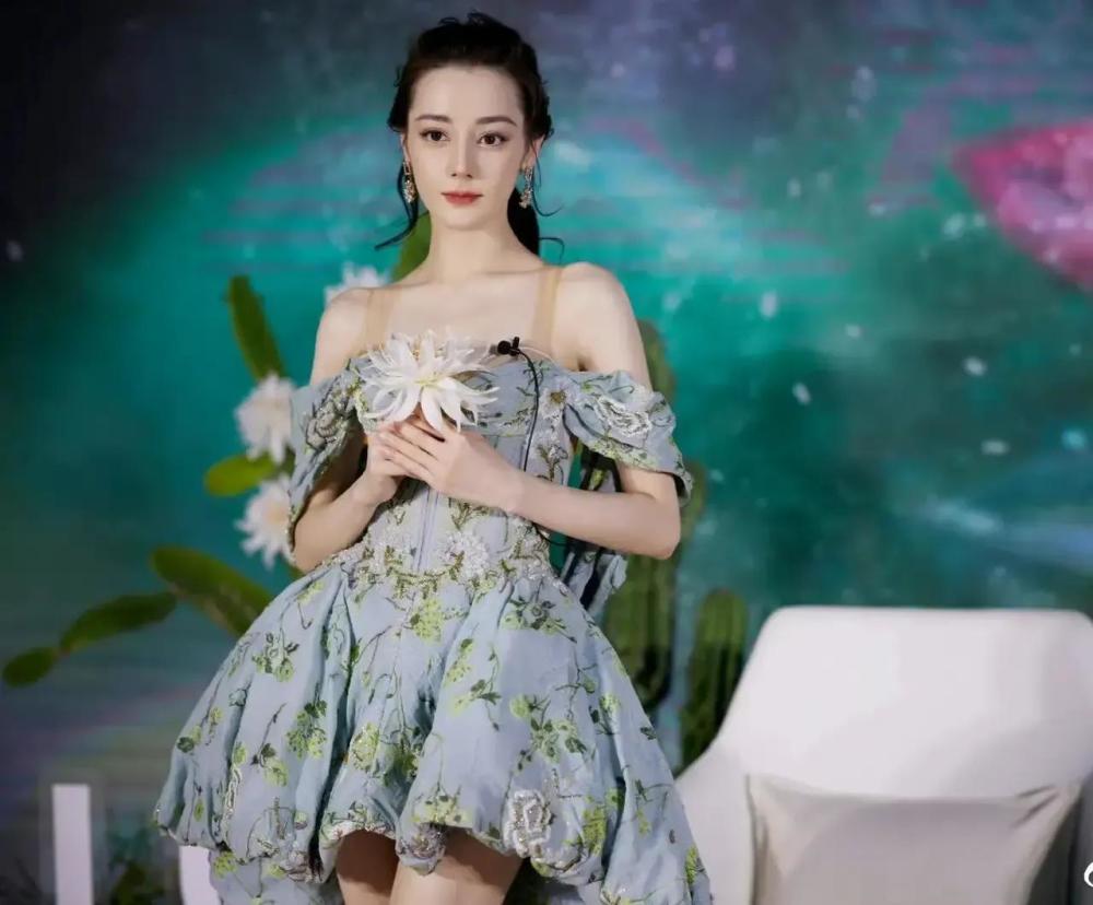 迪丽热巴生子风波升级,疑国外产子,被私家侦探拍到,大粉跑路