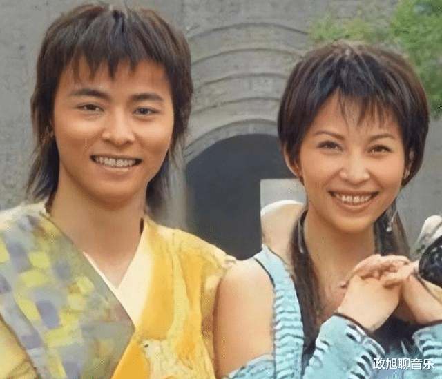 张晋带儿子与张淇聚餐，3岁张乐儿造型帅气，表情无奈好呆萌