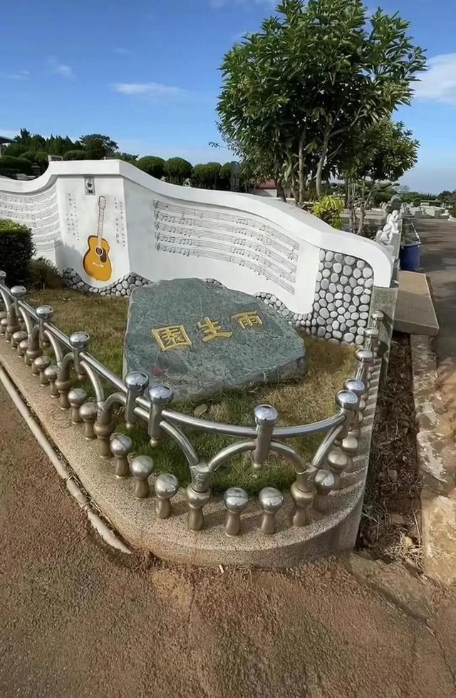 张雨生|张雨生去世25年，丧女丧子又丧夫的张妈妈，守着墓园度余生