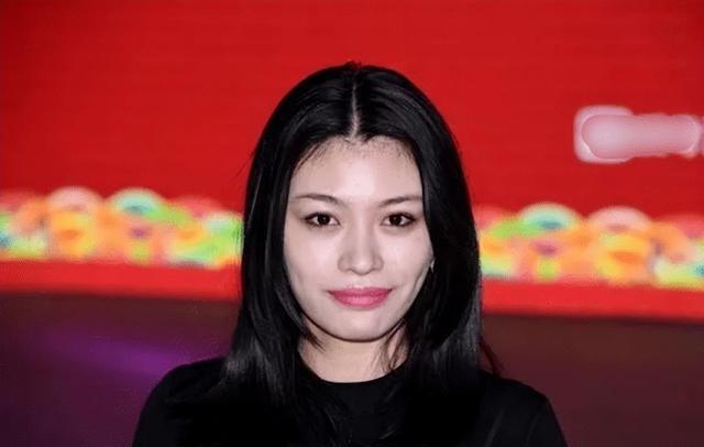 汪峰|汪峰前妻双手发抖表情极度痛苦，吸毒被抓后精神出问题了？