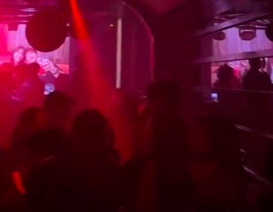 Lisa疯马秀后心情大好向好友炫耀很成功，转头去曼谷夜店喝酒蹦迪