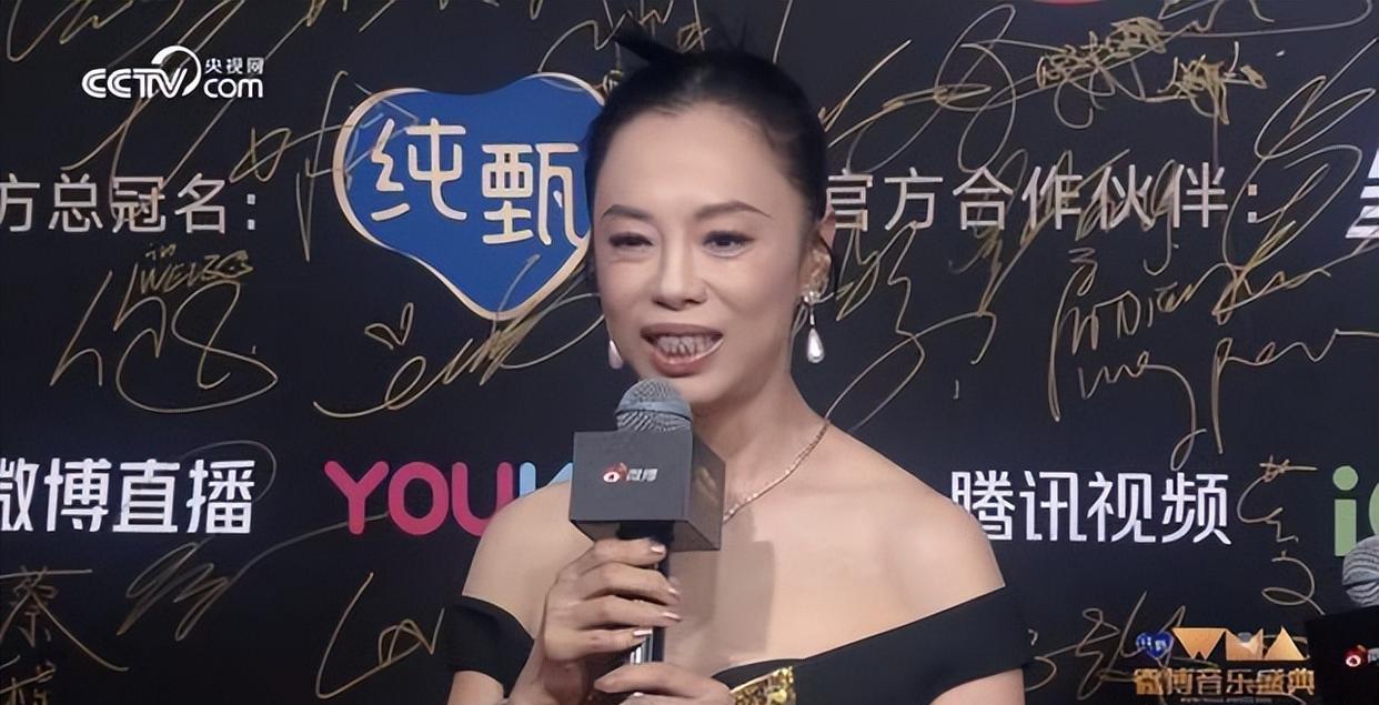 久违的音乐晚会，周笔畅又乱穿，谢娜跳脱放飞，周深深情有魅力