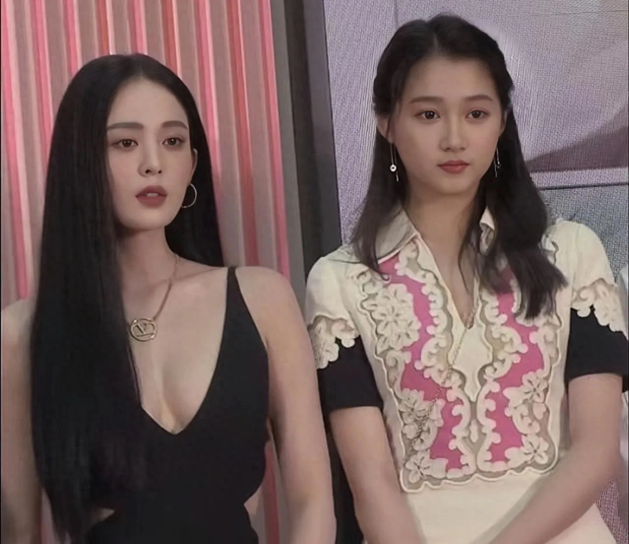 古力娜扎身穿紧身瑜伽服,与徐冬冬差了八个档次