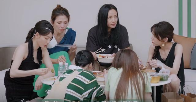 张嘉倪首次说婚变后现状，儿子跟随她生活，瞿颖称呼其父亲“哥”