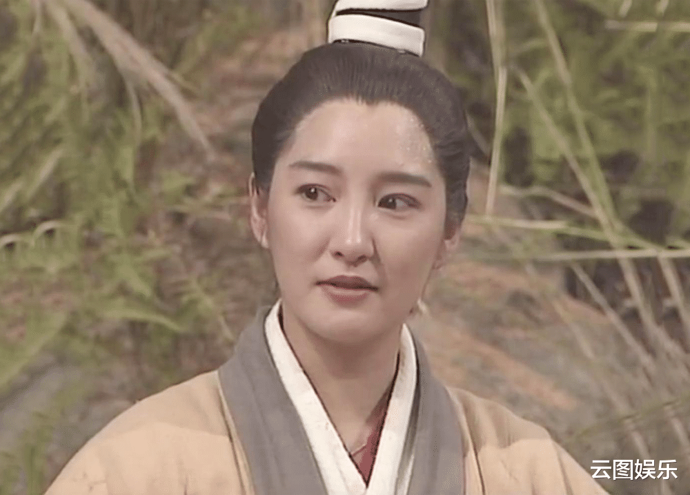 春晚|米雪除夕为妹妹庆生!58岁雪梨手捧蛋糕笑开怀,姐妹俩均单身多年