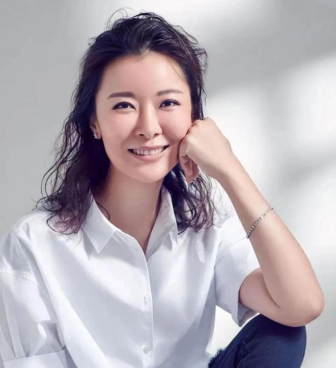 娱乐圈|表面是艺人,实际背景通天的10位女星,她们最不怕的就是潜规则