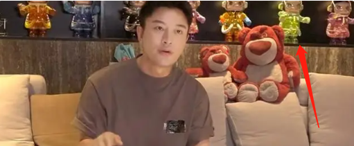 贾乃亮晒新家!超大客厅打高尔夫,同款窗帘被疑与李小璐同居复合