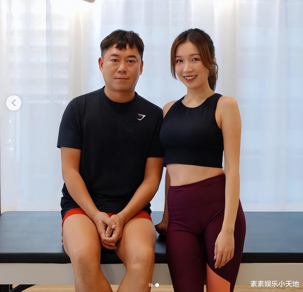 郭嘉文重新出道，秀瑜伽身材健身运动，和梁洛施暗地里较劲