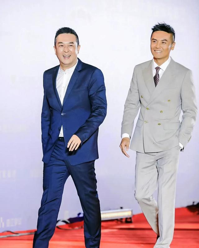 他是张嘉译的亲表弟,被表哥用11部戏带红,如今登上央视走红放大