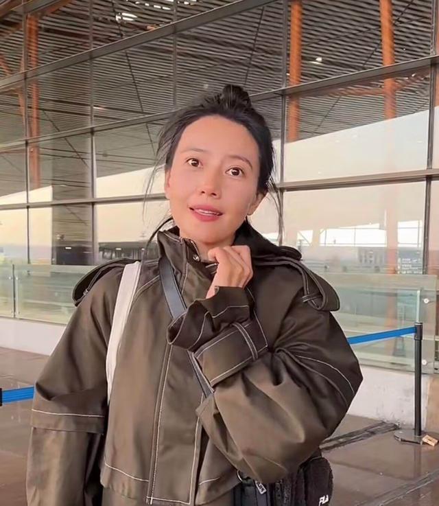穿衣搭配 高圆圆的无修生图，治好了我的“年龄焦虑”！