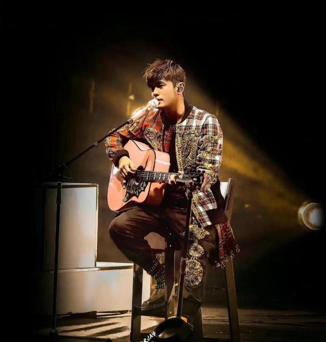 周杰伦|周杰伦被疑买水军,歌曲播放量高被注水?天王哪需要这些花里胡哨