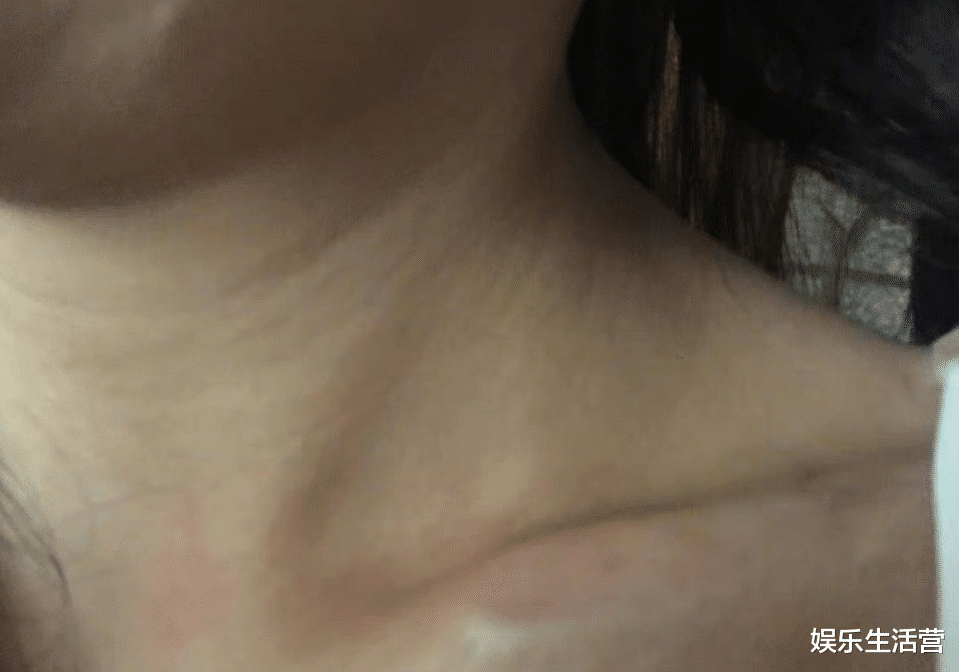 伪装者女主控诉被胡歌砸断锁骨,嘲讽他越混越差,采访视频太打脸