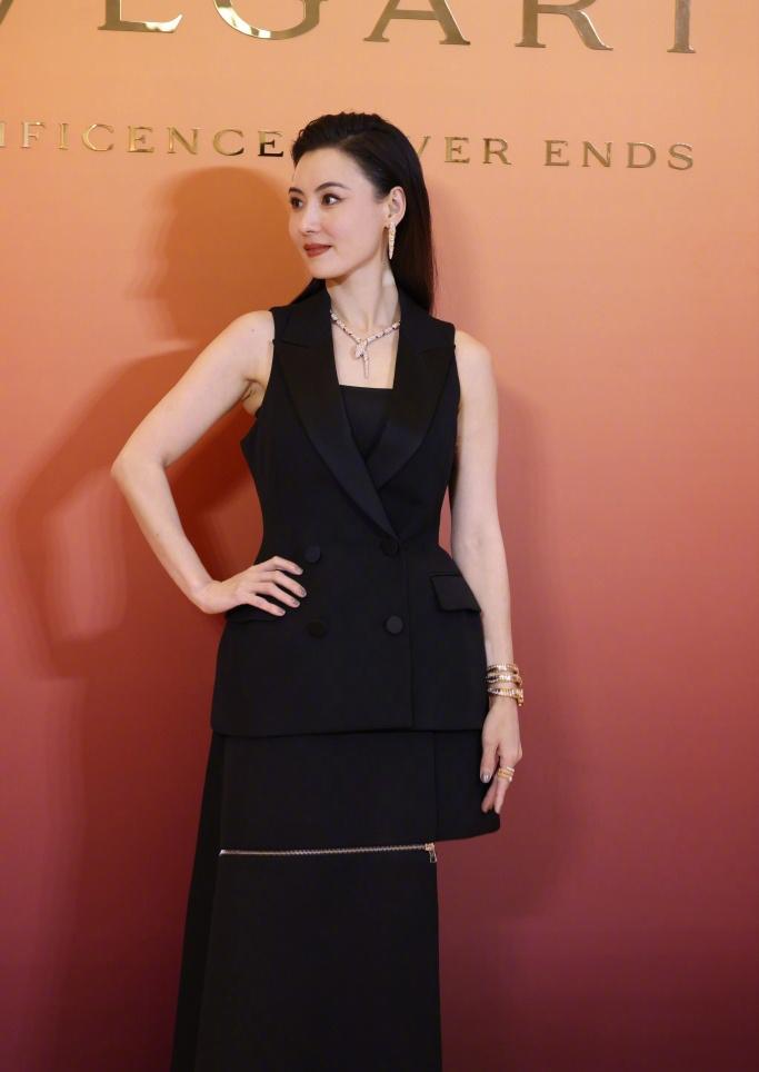 看了张柏芝这组无修生图，我才知道什么是真正的“骨相美人”