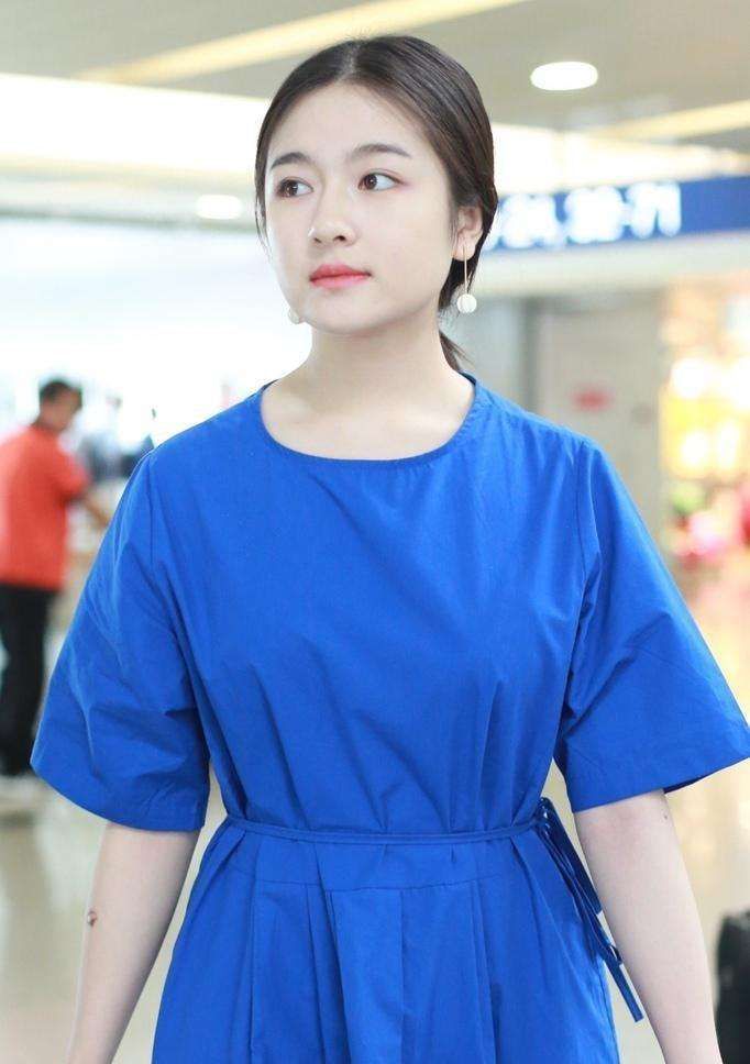 |完美女神是假的,溜肩没腰,皮肤松弛,生图揭露人间真实