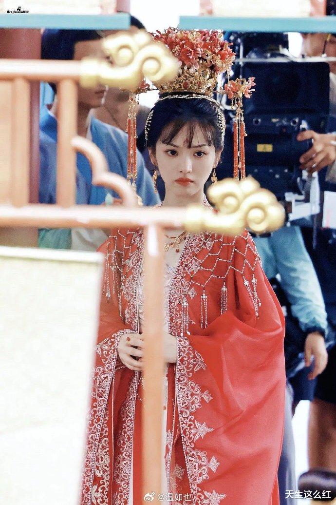 女演员纷纷“头顶违章建筑”,这么快就进入另一个极端!