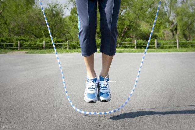 肥胖的人适不适合跳绳？如何正确进行跳绳训练？