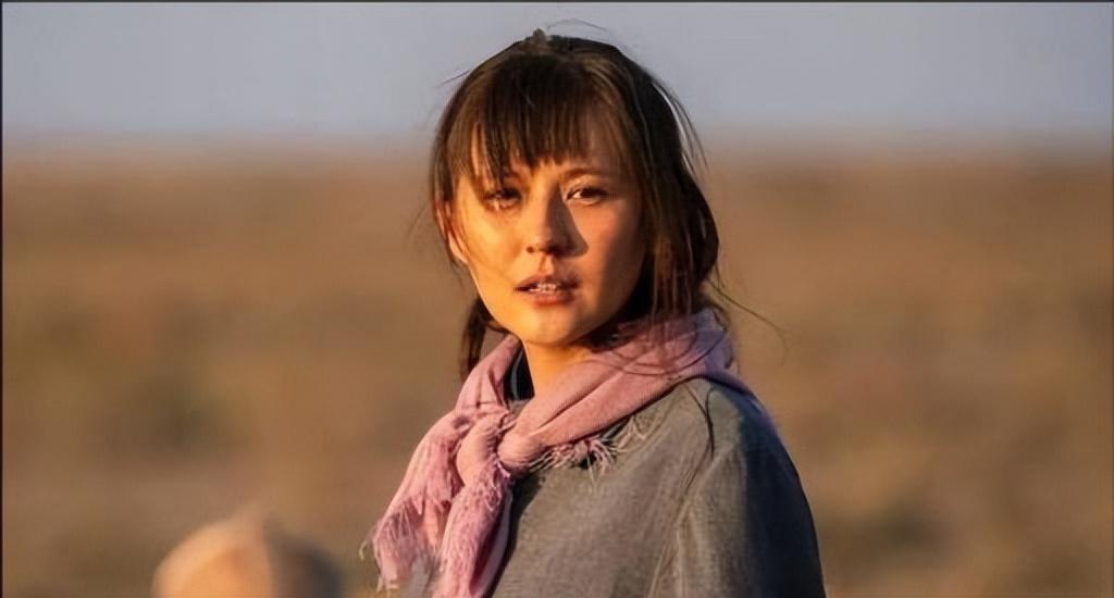 37岁的热依扎“翻车了”,一个人的夸张演技,差点毁了整部剧!