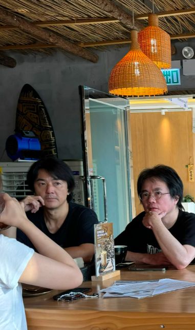 56岁郑伊健被偶遇,身材发福胡子拉碴很苍老,像极了古惑仔