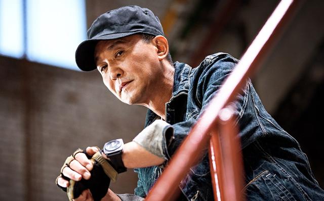 假脸成为一部剧的累赘,《他从火光中走来》遇质疑,老戏骨也彻底翻车了