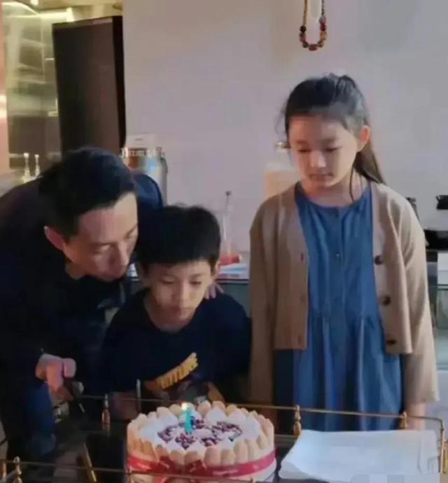 汪小菲|汪小菲以被告身份 被台北地检署传唤,开完庭后把证件遗落在地检署