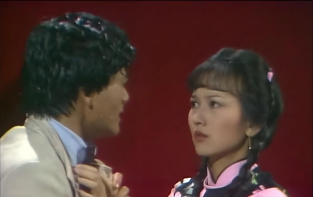 69岁赵雅芝对比60岁叶童,自然老去和医美老去的差距,一目了然