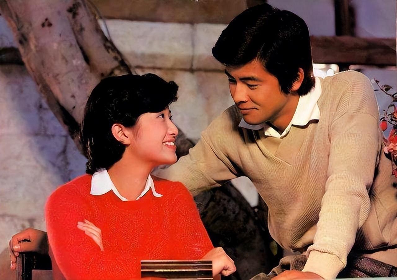 衬衫 看了山口百惠的穿搭才明白:原来“衬衫”才是春夏的颜值担当,美